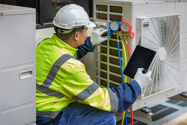 Professional Hvac technician working in Arlington, VA